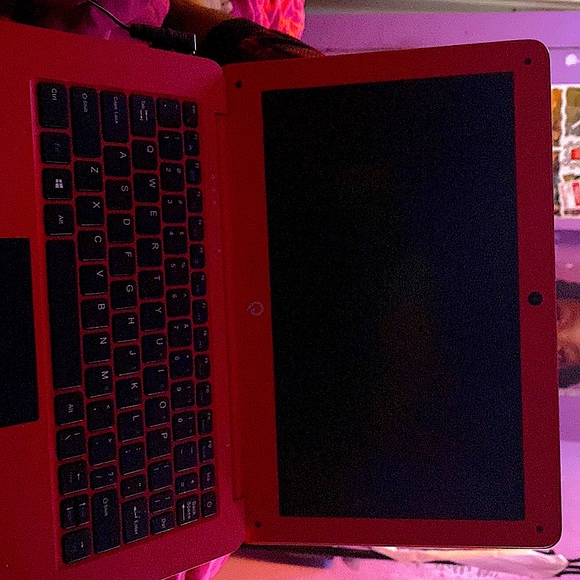 Windows 10, works fine, great Quality no lag or nothing...